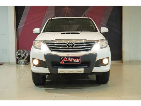 TOYOTA HILUX SW4 3.0 SRV 4X4 7 LUGARES 16V TURBO INTERCOOLER DIESEL 4P AUTOMÁTICO